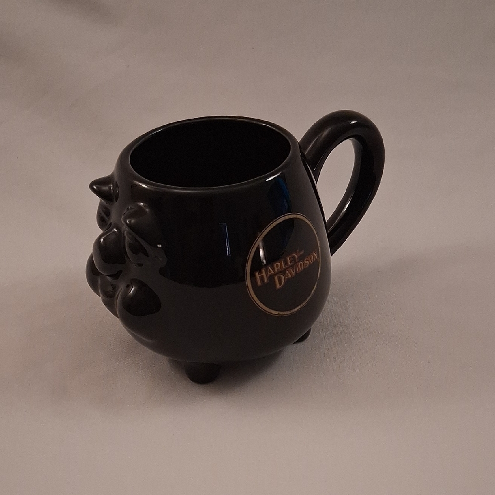 Vintage Classis 83' Harley-Davidson Black Hog Mug